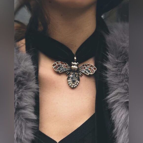 Anthropologie Jewelry - bee choker A804